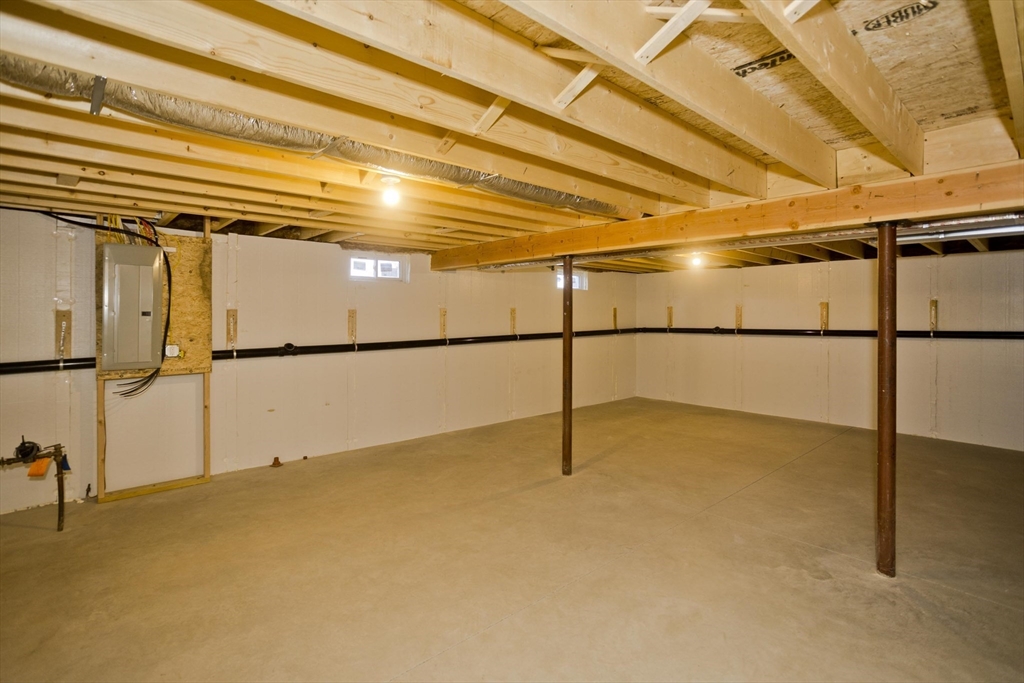 Ludlow, Massachusetts 01056, United States, 4 Bedrooms Bedrooms, ,3 BathroomsBathrooms,Residential,Active,240155