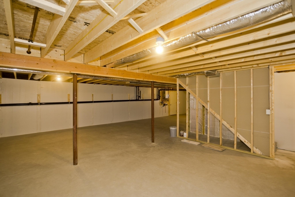 Ludlow, Massachusetts 01056, United States, 4 Bedrooms Bedrooms, ,3 BathroomsBathrooms,Residential,Active,240155