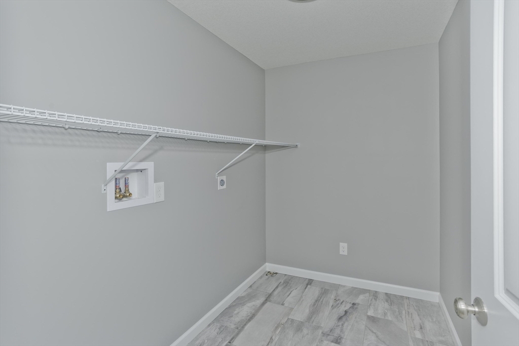 Ludlow, Massachusetts 01056, United States, 4 Bedrooms Bedrooms, ,3 BathroomsBathrooms,Residential,Active,240155