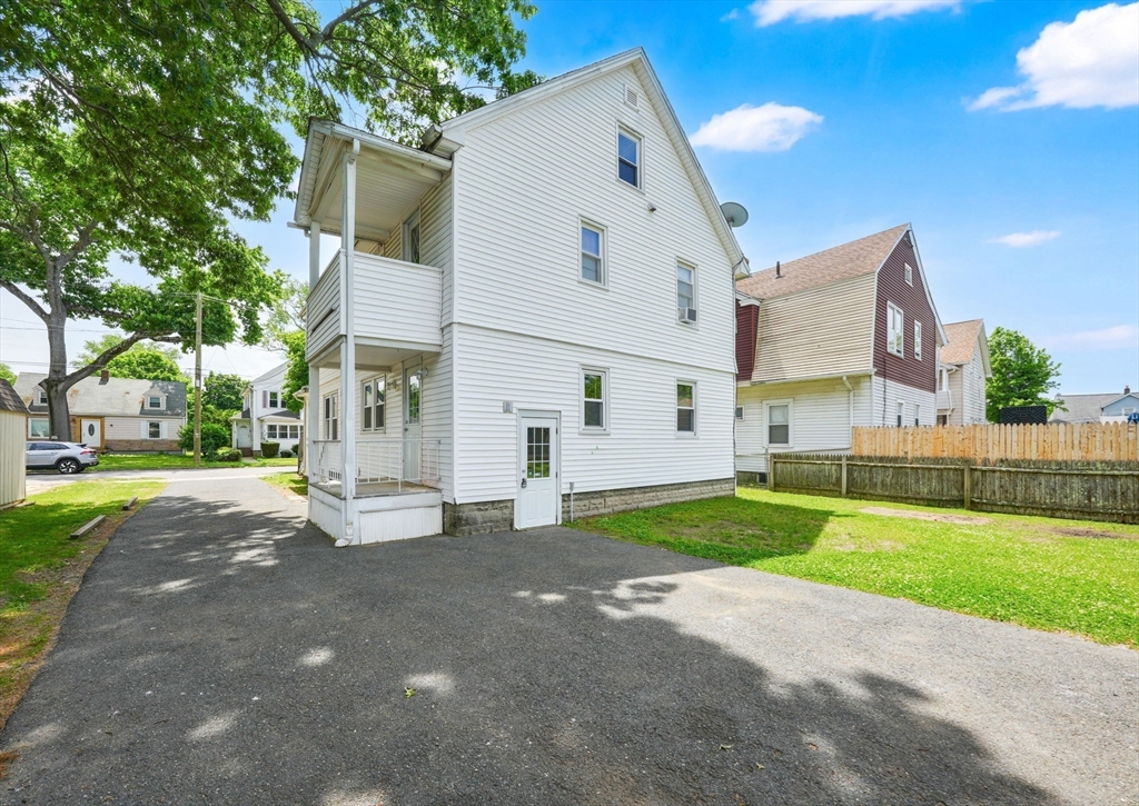 120-122 Larkspur St