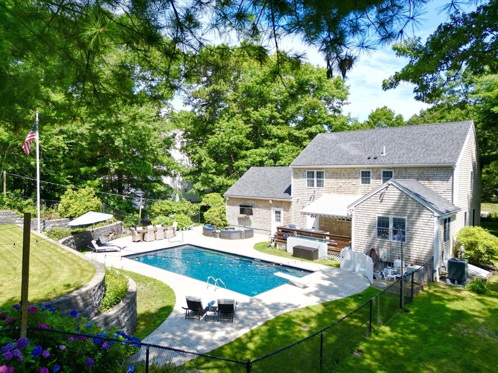 100 Shallow Pond Ln