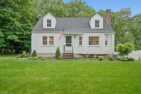 8 Geraldine Dr Norwood MA 02062