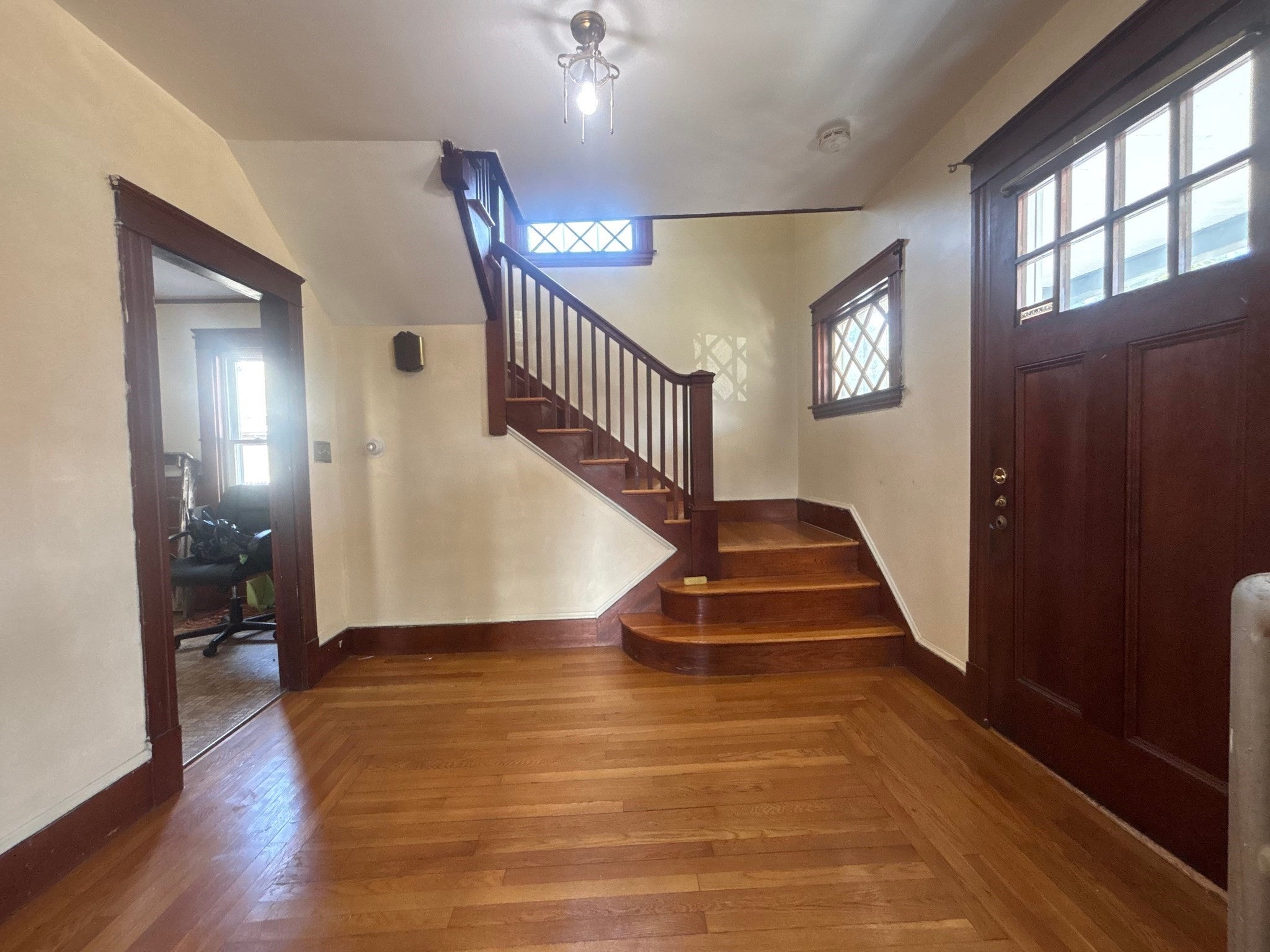 279 Menlo St