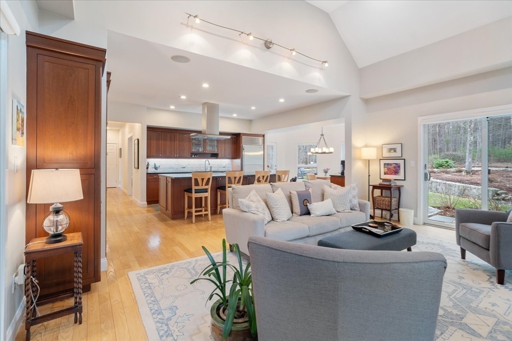 Natick, Massachusetts 01760, United States, 5 Bedrooms Bedrooms, ,4 BathroomsBathrooms,Residential,Active,97526