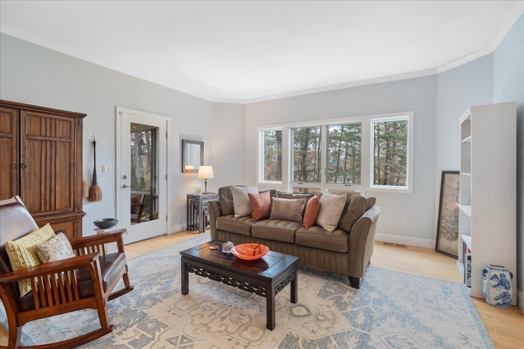 Natick, Massachusetts 01760, United States, 5 Bedrooms Bedrooms, ,4 BathroomsBathrooms,Residential,Active,97526