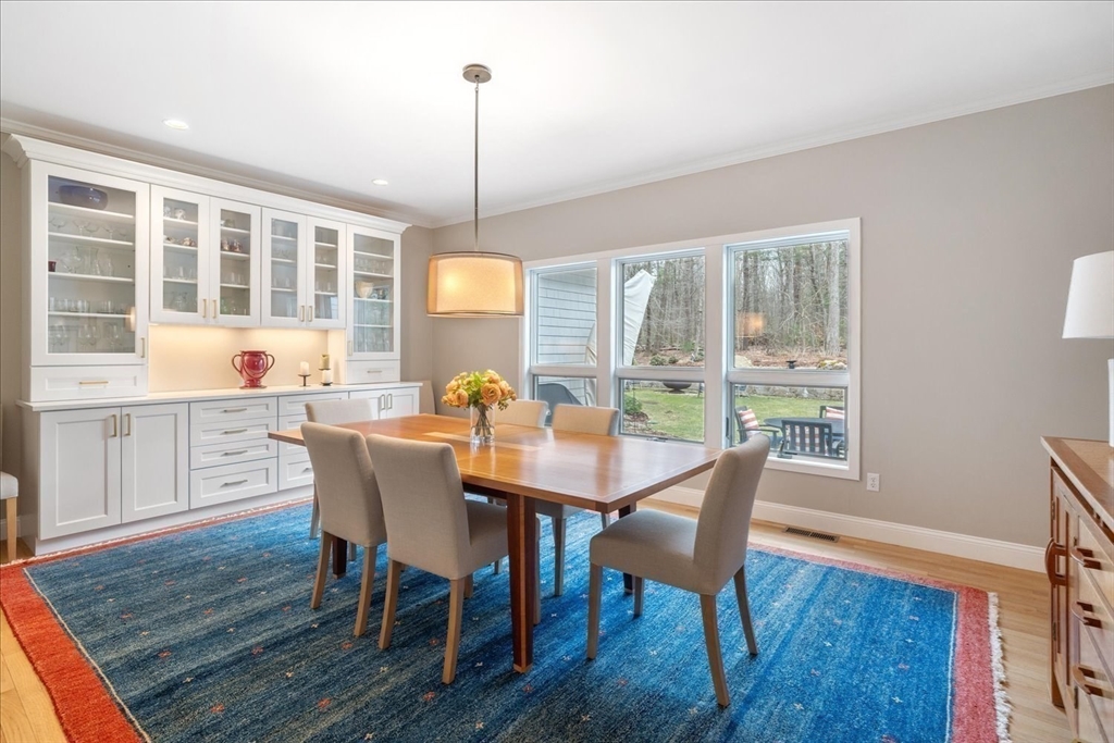 Natick, Massachusetts 01760, United States, 5 Bedrooms Bedrooms, ,4 BathroomsBathrooms,Residential,Active,97526