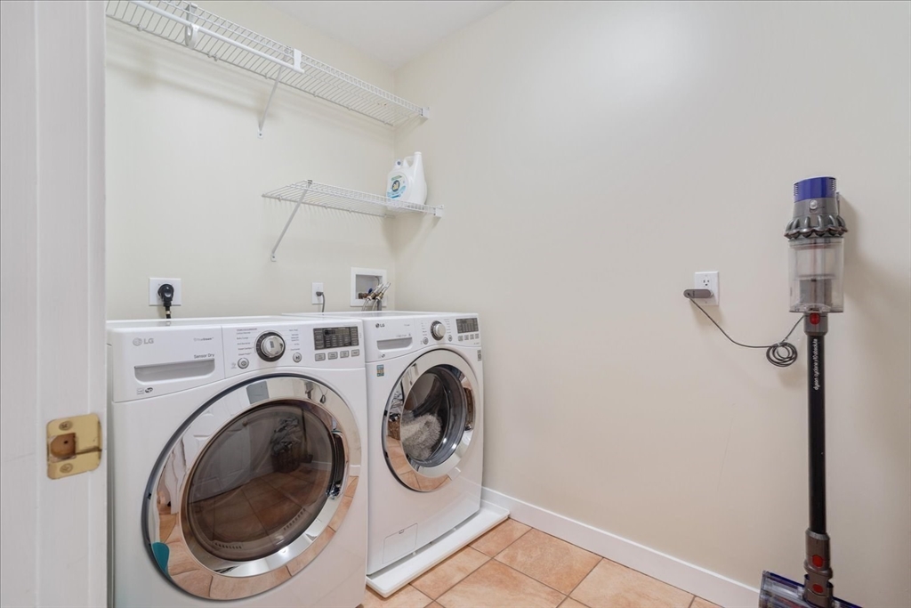 Natick, Massachusetts 01760, United States, 5 Bedrooms Bedrooms, ,4 BathroomsBathrooms,Residential,Active,97526