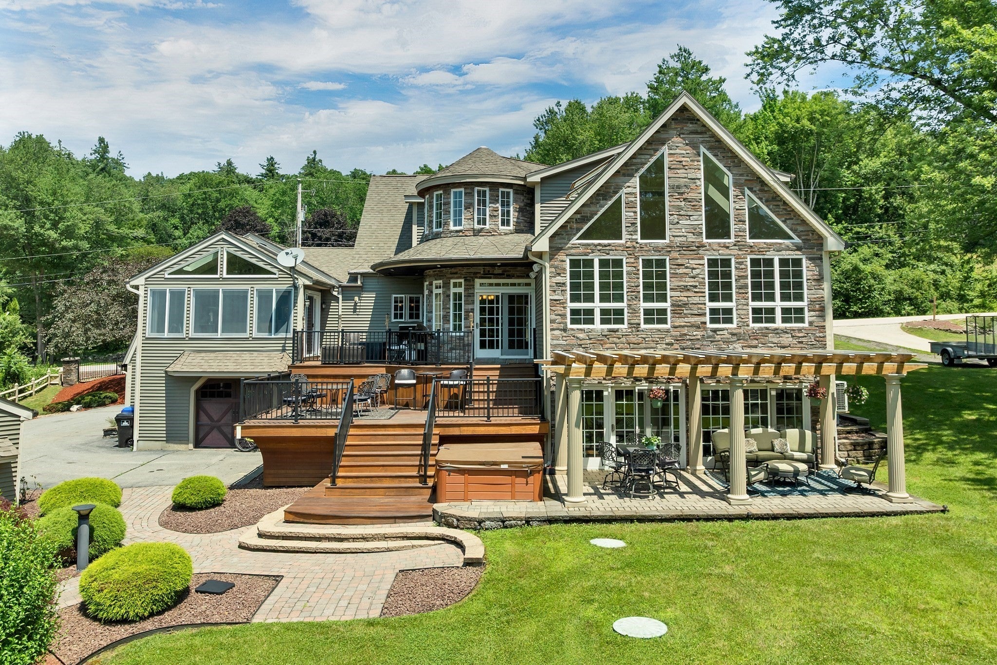 98 Robinson Rd