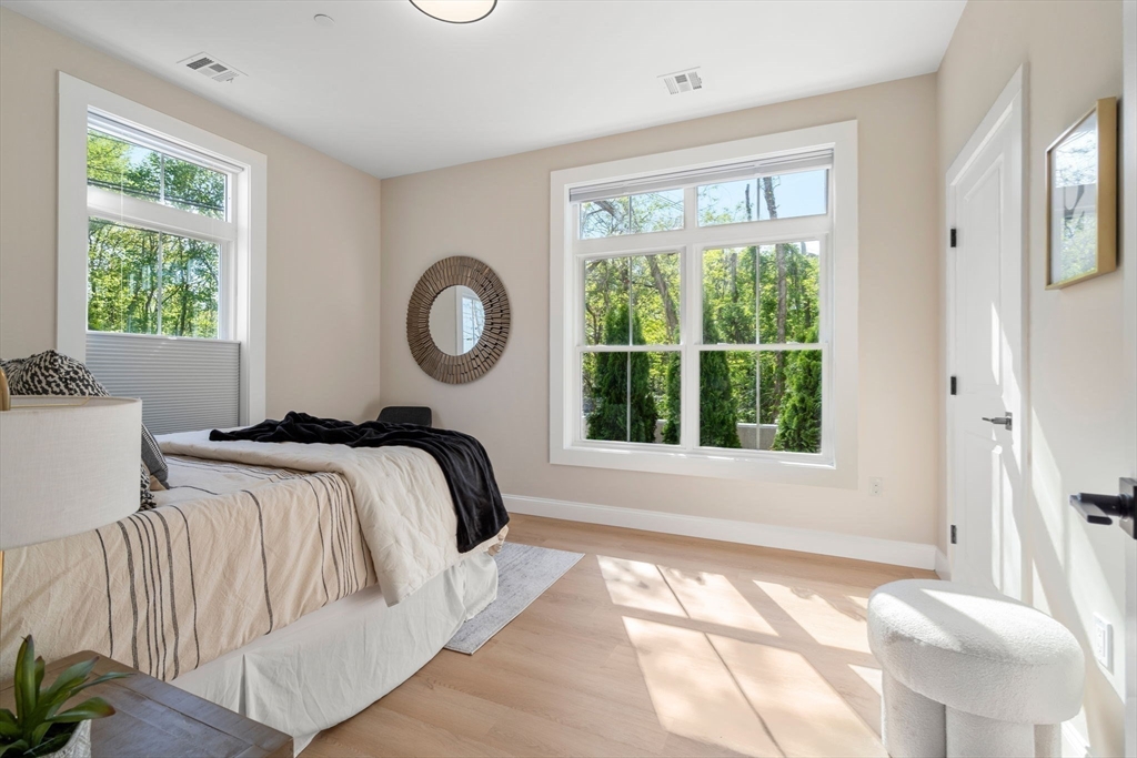 7 Cross St 306