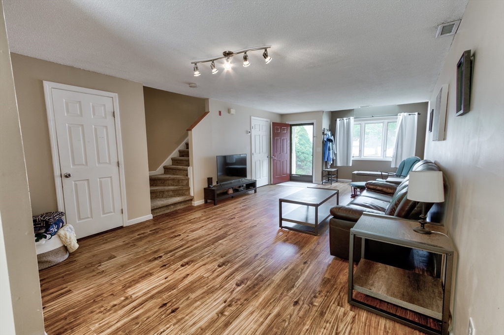 66 Pleasant St 3
