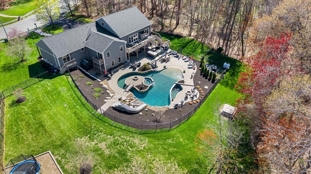 27 Ashwood Avenue