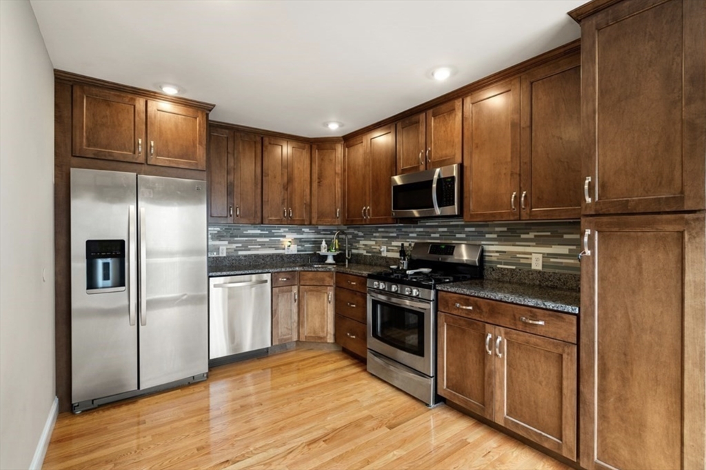 112 Lowell St 16