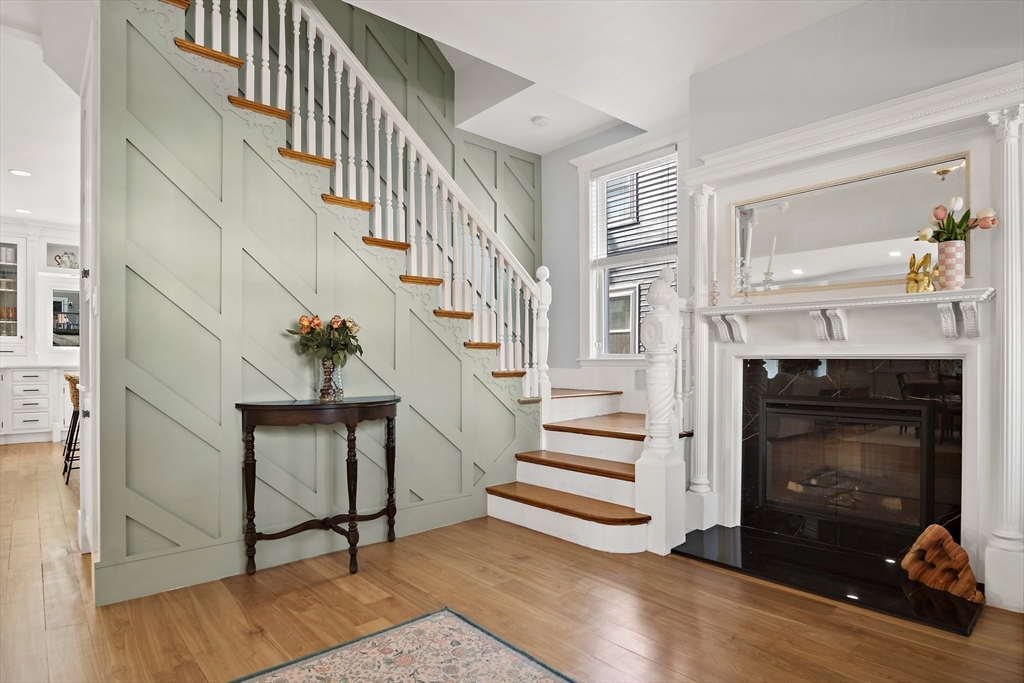 38 Thatcher St