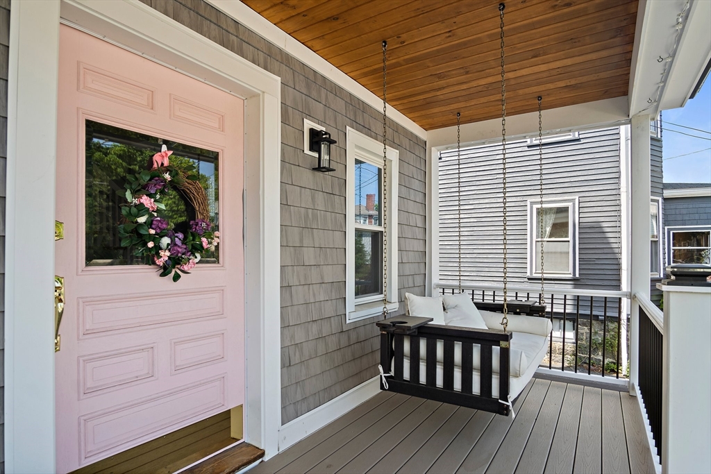 38 Thatcher St