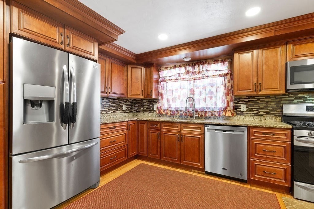 71 Dwinell Rd, Taunton, MA, 71 Dwinell Rd, Taunton, MA Photo #2