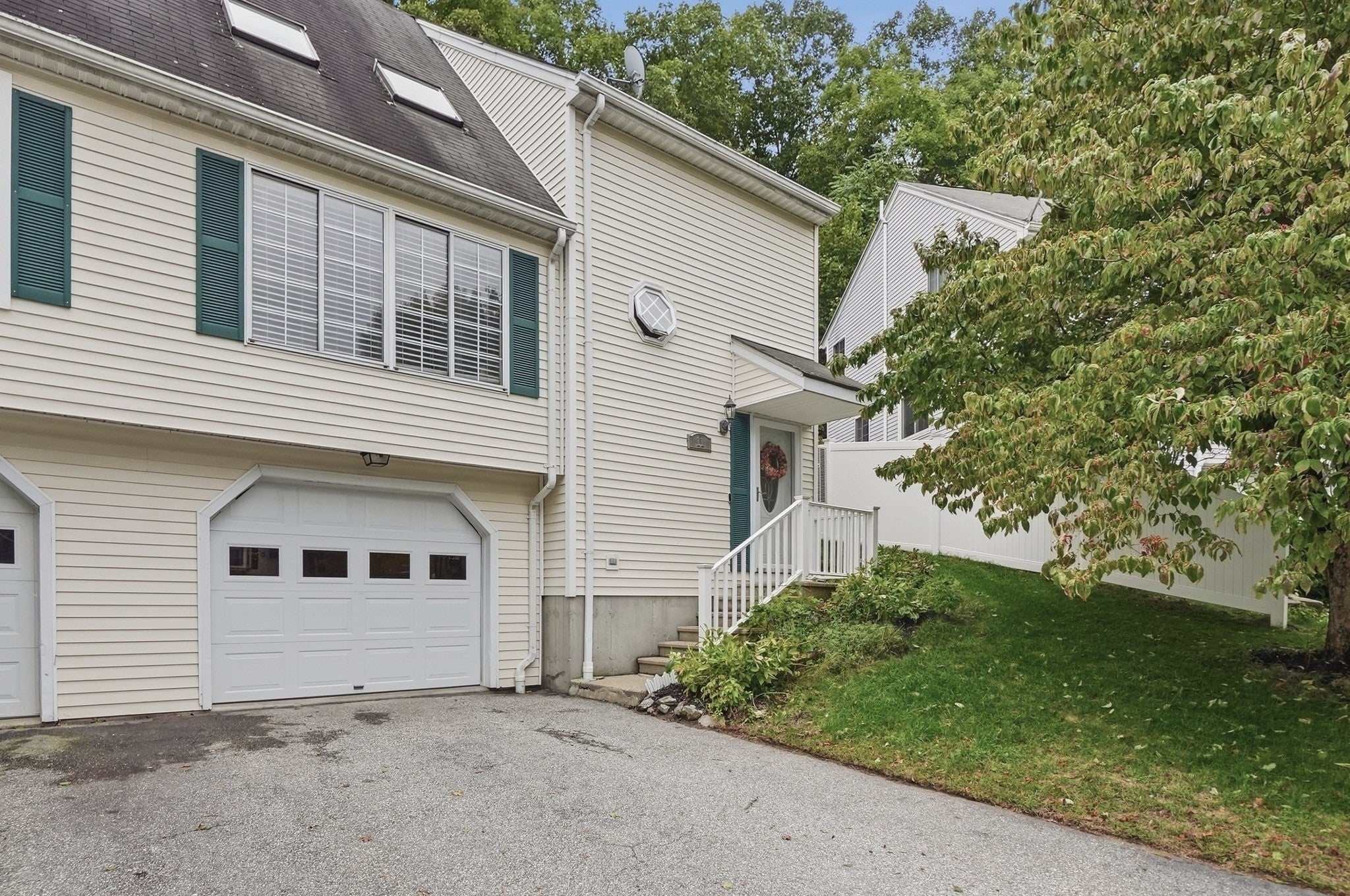 11 Jonathan Circle, Worcester, MA, 11 Jonathan Circle, Worcester, MA Photo #2