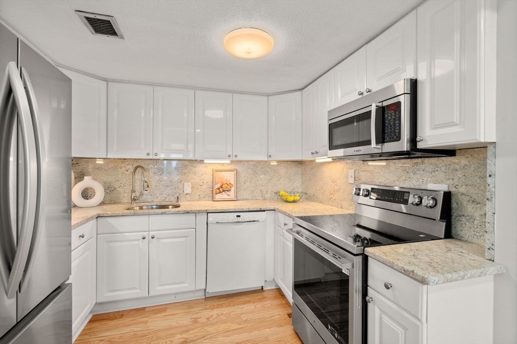 14 Concord Ave 810/814