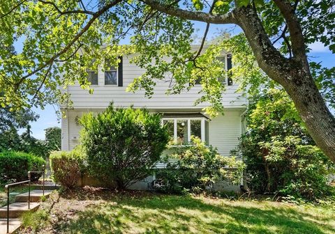 72 Hathaway Cir Arlington MA 02476