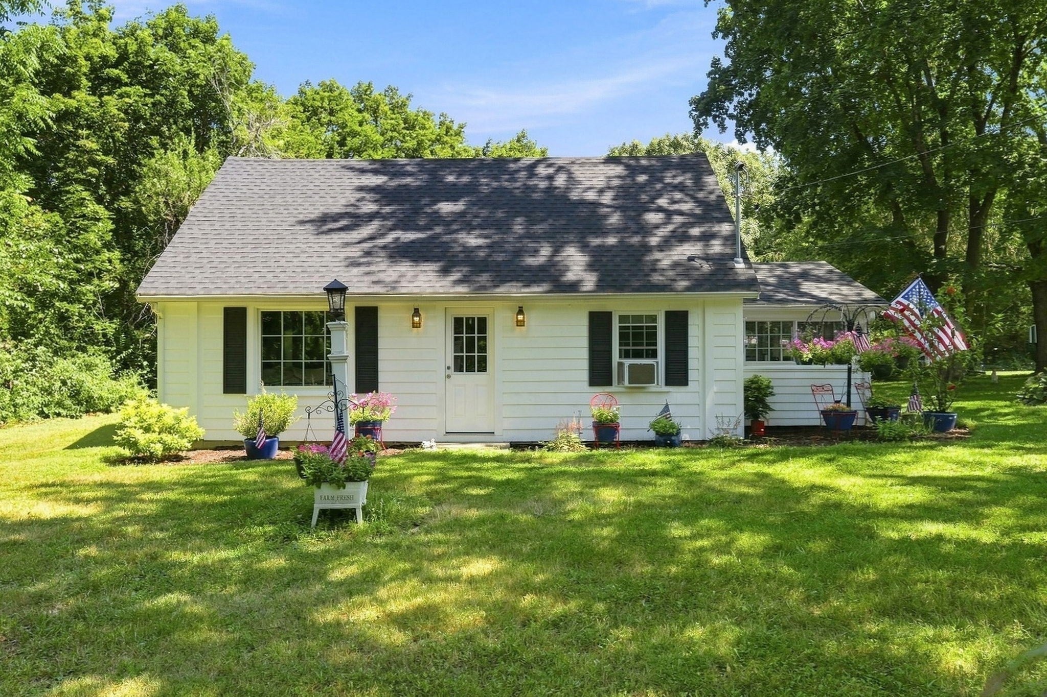 227 New St