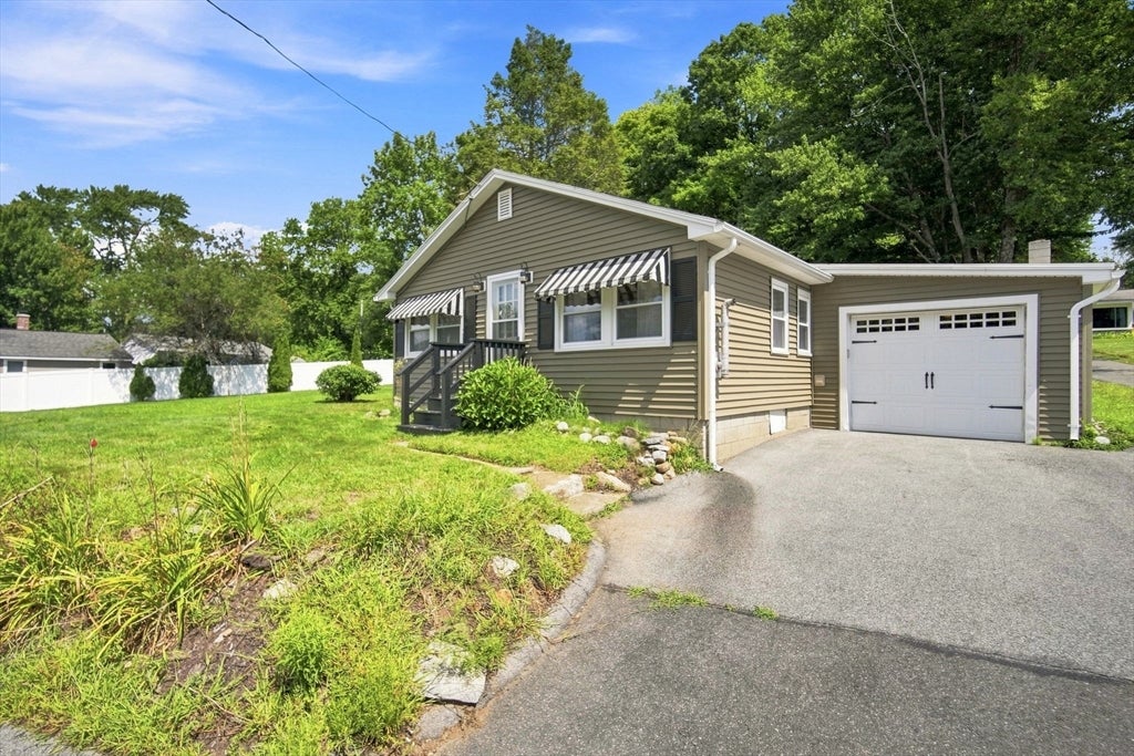 83 Union Rd, Wales, MA Photo #3