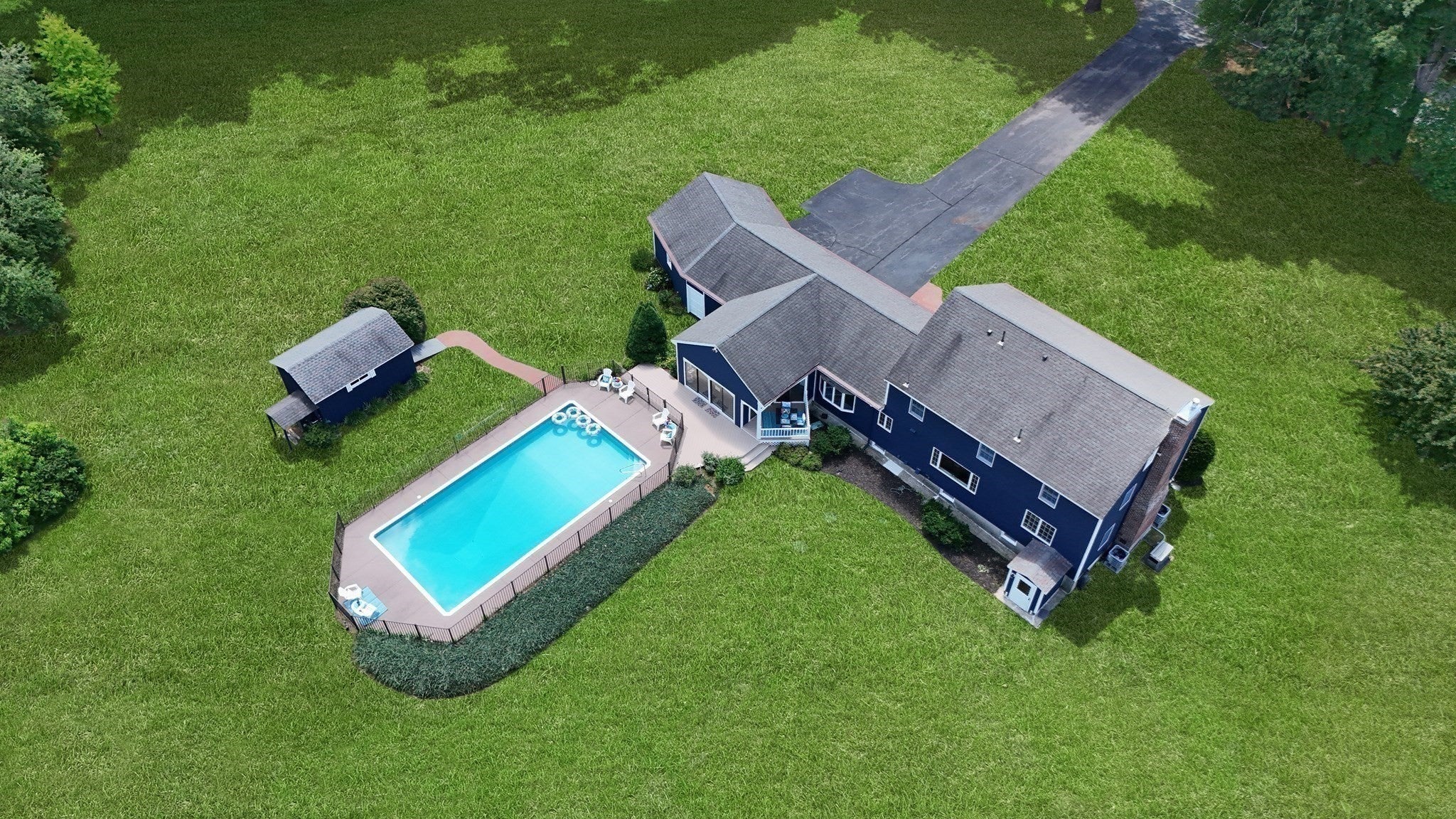 11 Lawndale Rd