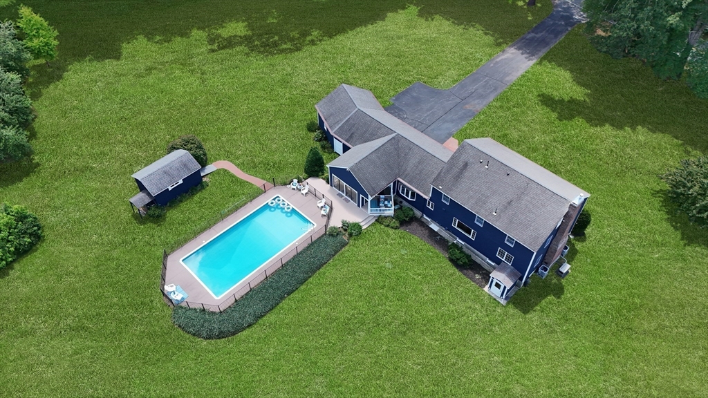 11 Lawndale Rd