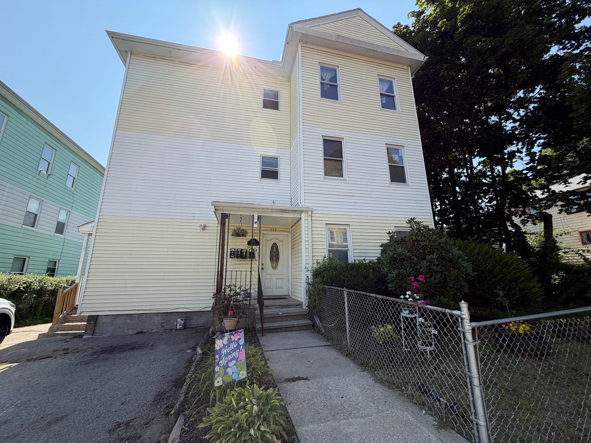 Photo of 212 Vernon St, Worcester, MA