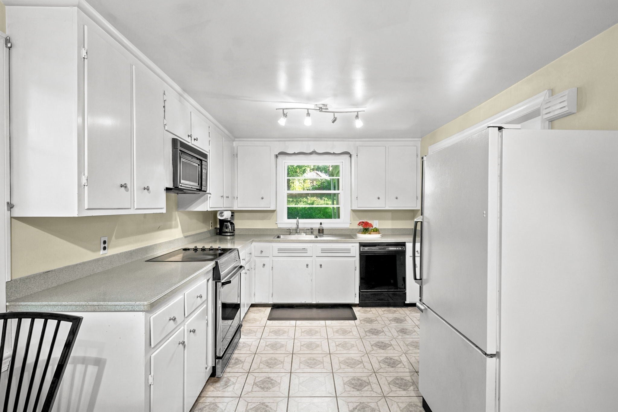 454 Eliot St, Milton, MA, 454 Eliot St, Milton, MA Photo #9