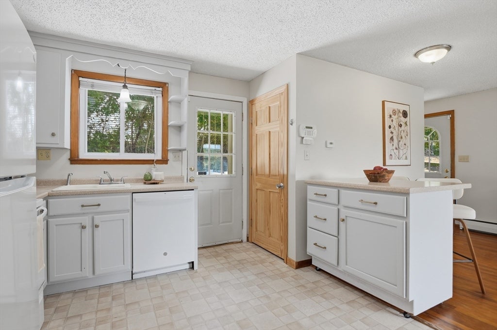 54 Manhattan Road, Worcester, MA Photo #7