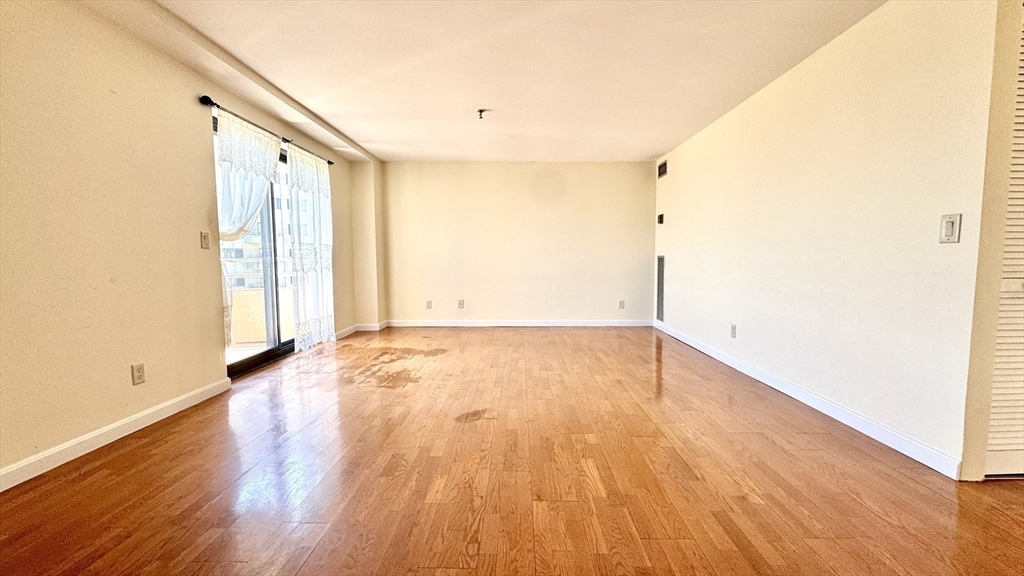 376 Ocean Ave 910
