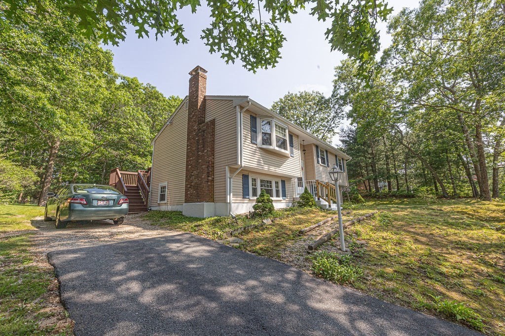 24 Lantern Ln