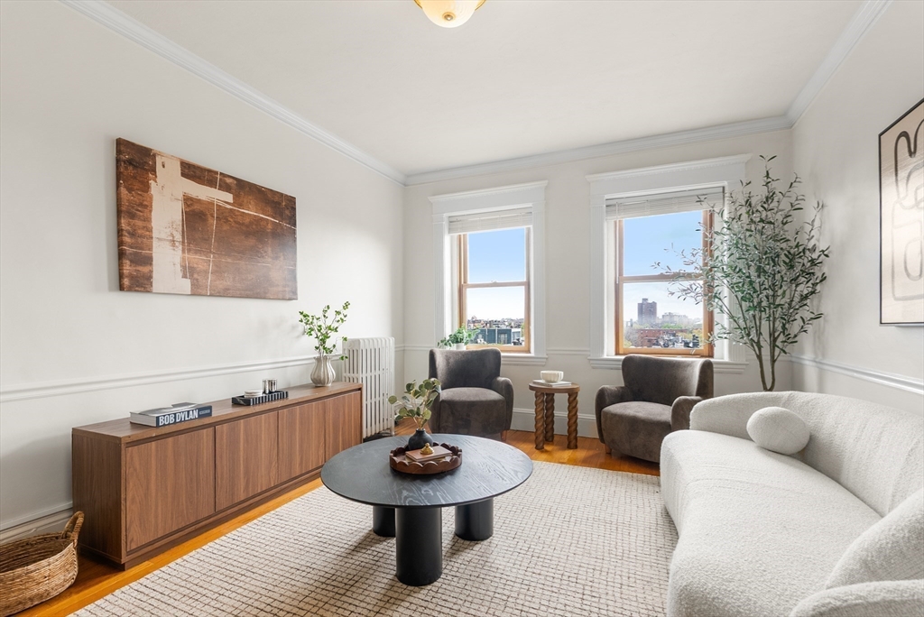 8 Garrison St 709