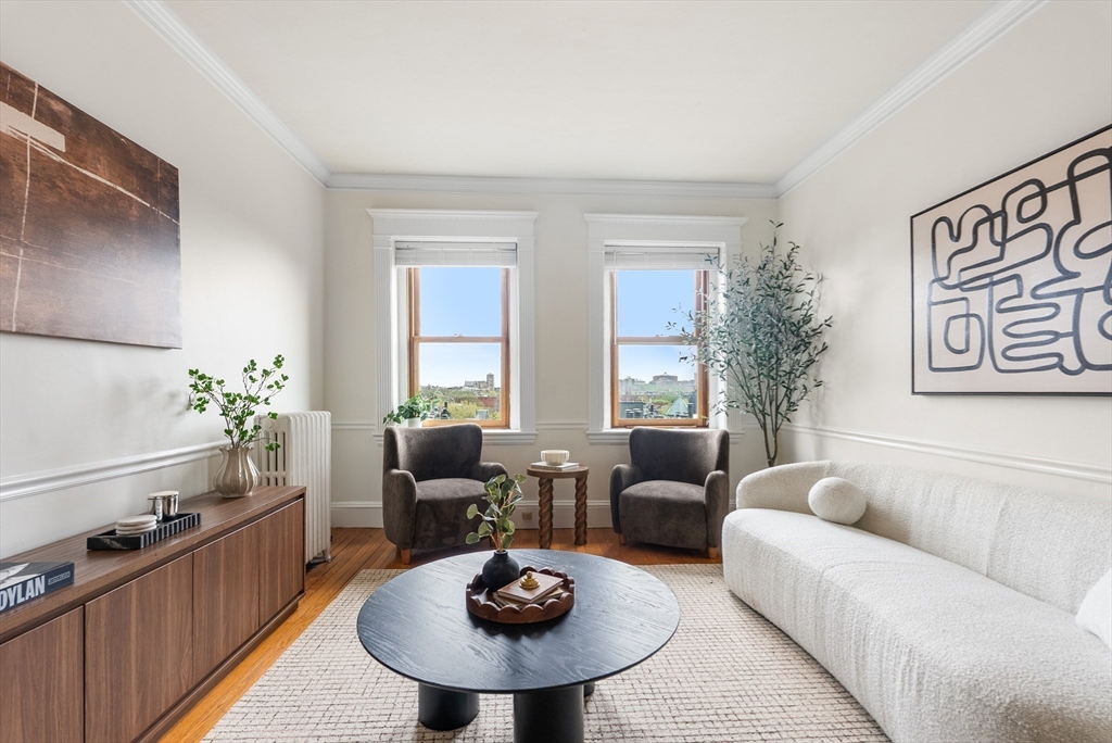 8 Garrison St 709