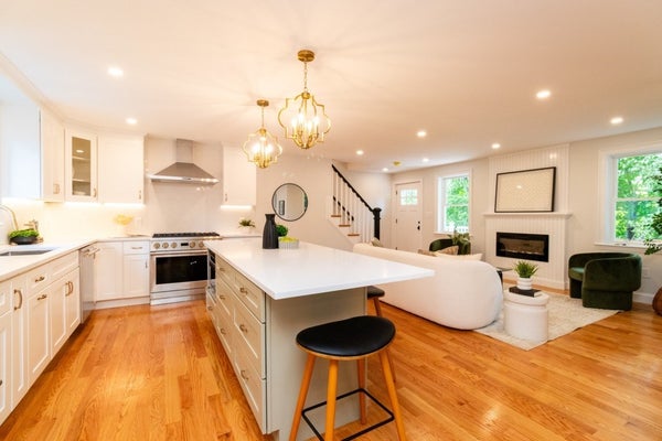 22 BELLEVUE ST APT 2, WEST ROXBURY, MA 02132 - Image 0131d39b8085fb4be26fe54caaee5780/3715292829