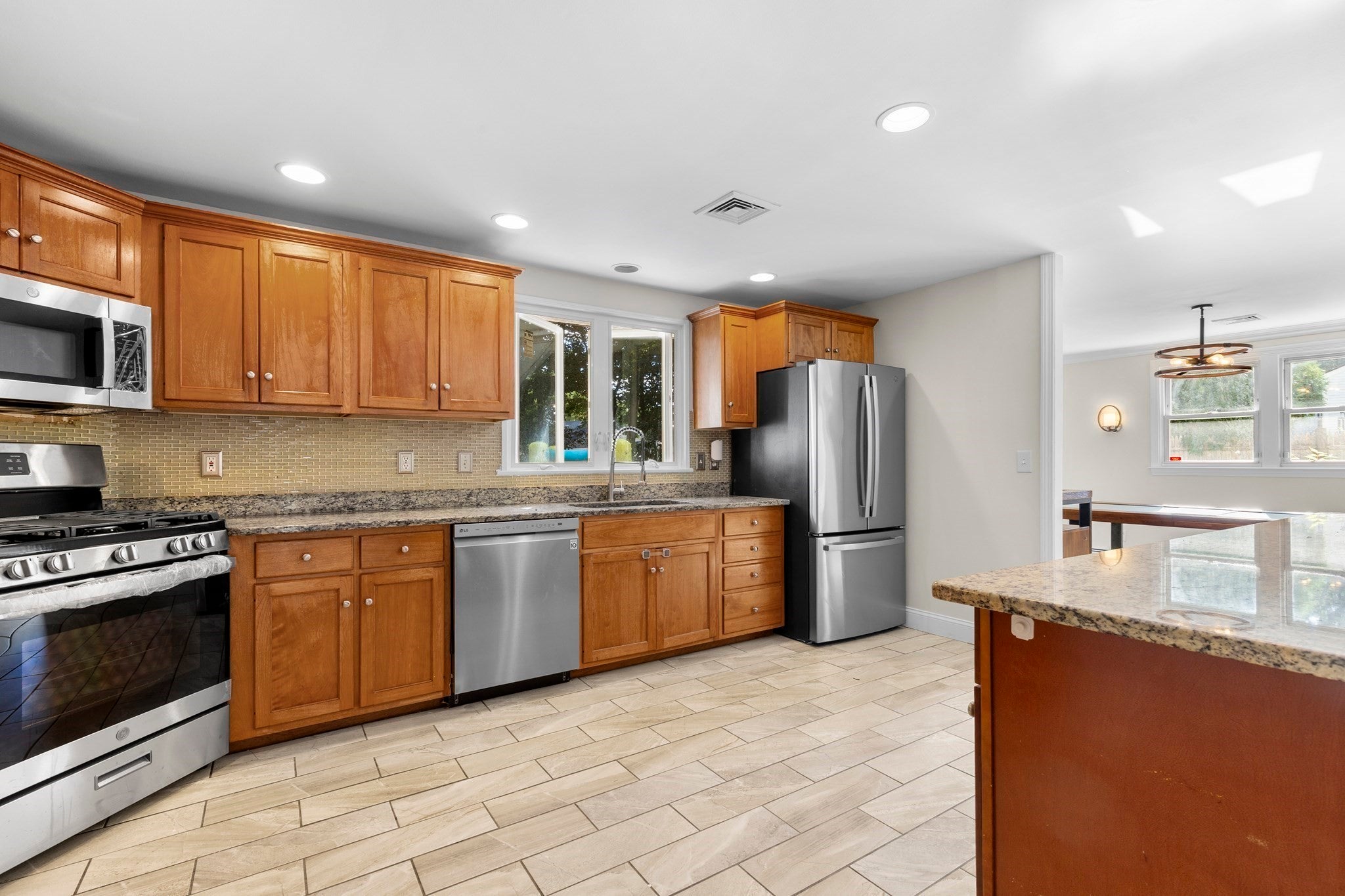 206 Fairview Ave, Brockton, MA, 206 Fairview Ave, Brockton, MA Photo #2