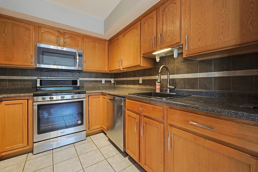 167 Greenbrook Dr #167, Stoughton, MA, 167 Greenbrook Dr #167, Stoughton, MA Photo #17
