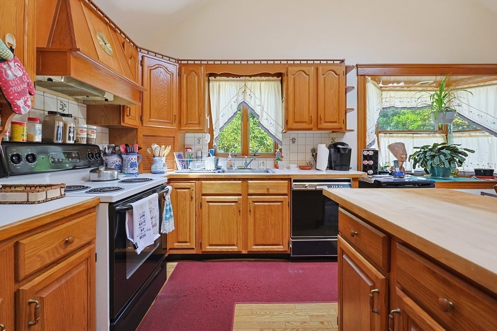 35 Wilson St, Norwood, MA Photo #8