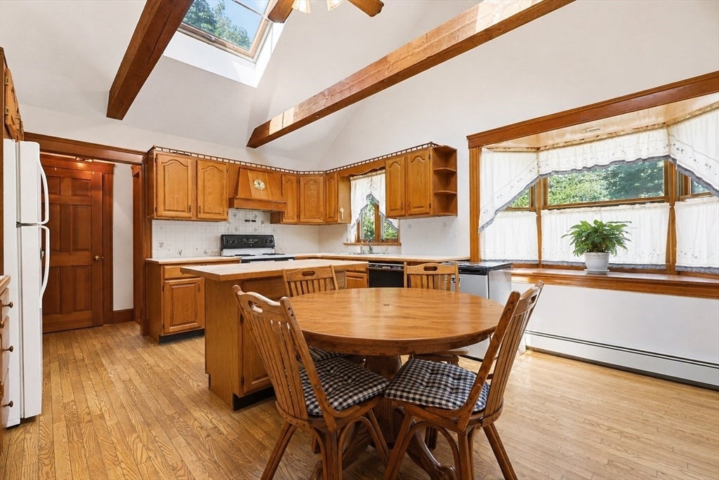 35 Wilson St, Norwood, MA Photo #6