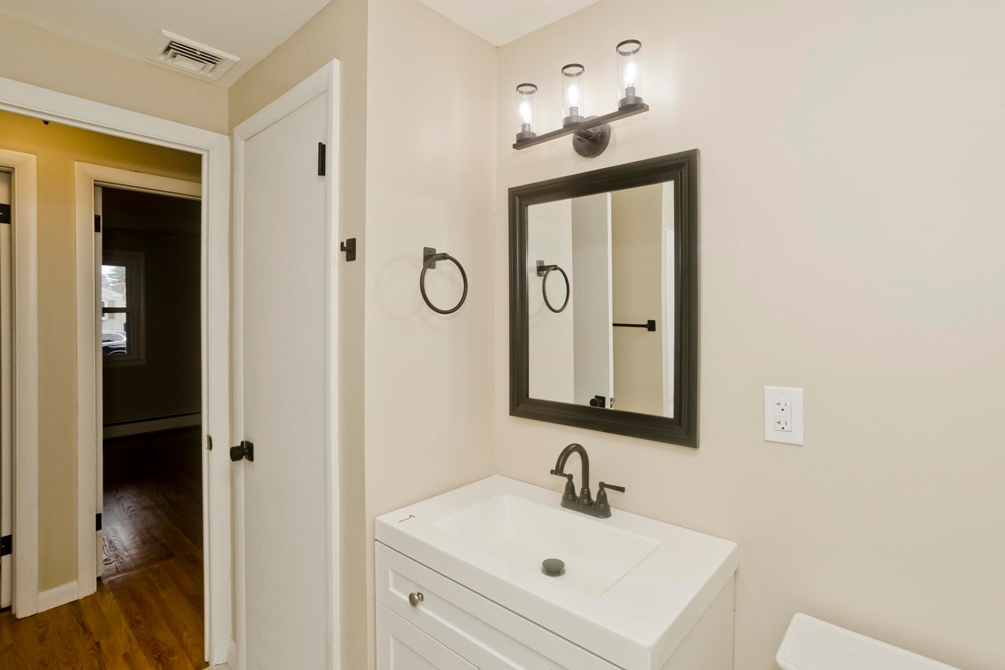 82 Gill St, Chicopee, MA, 82 Gill St, Chicopee, MA Photo #11