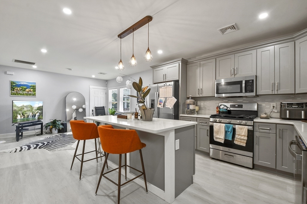 60 Brook Rd 2