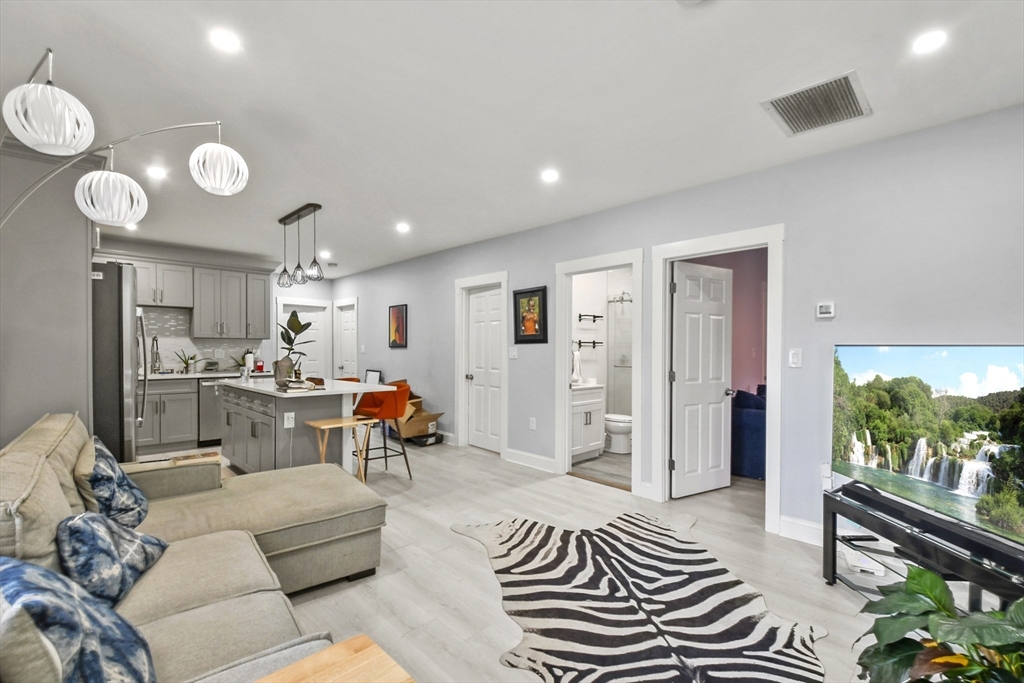 60 Brook Rd 2