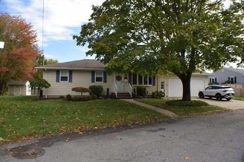 122 Robin Ln Somerset MA 02726