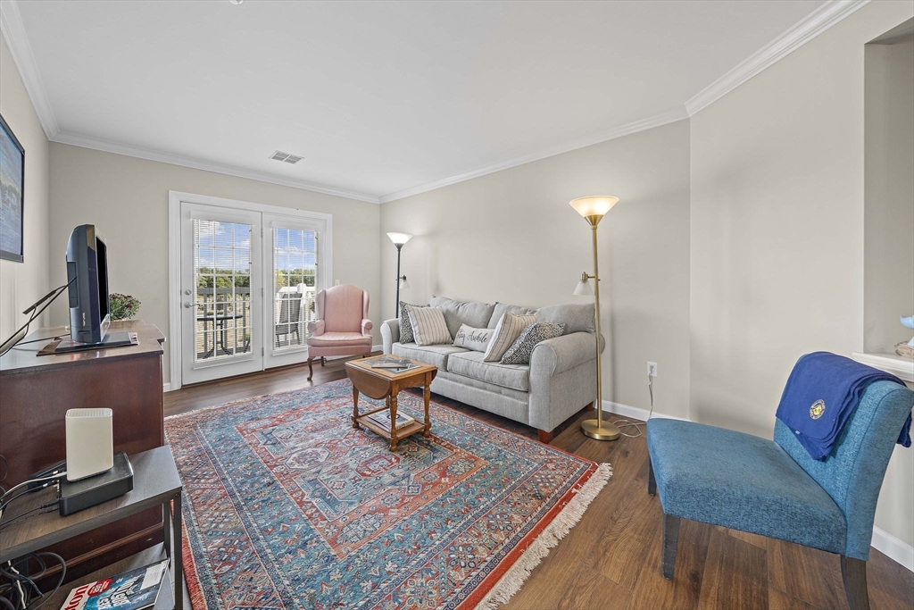 6 Woodman Way 402