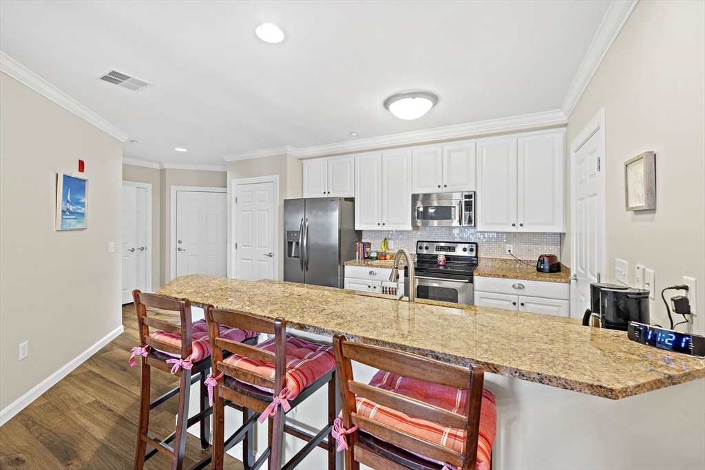 6 Woodman Way 402