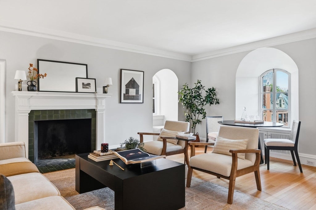 334 Beacon St #10, Boston, MA, 334 Beacon St #10, Boston, MA Photo #1