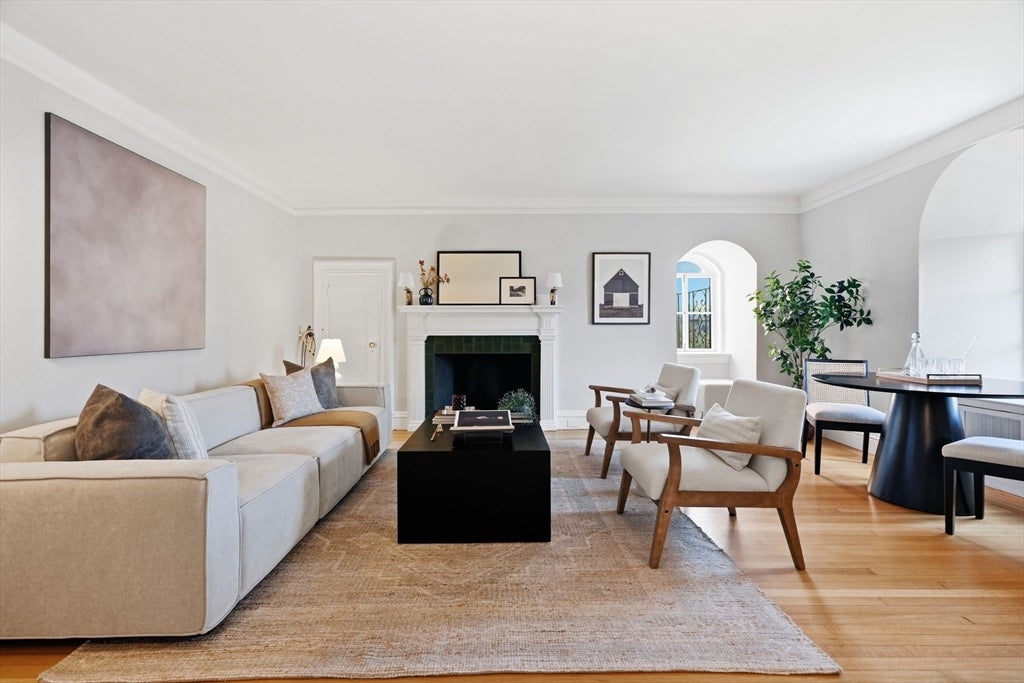 334 Beacon St #10, Boston, MA, 334 Beacon St #10, Boston, MA Photo #2
