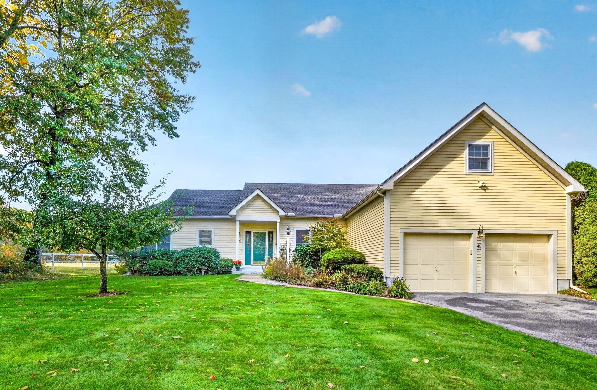 Photo of 45 Pickman Dr, Bedford, MA