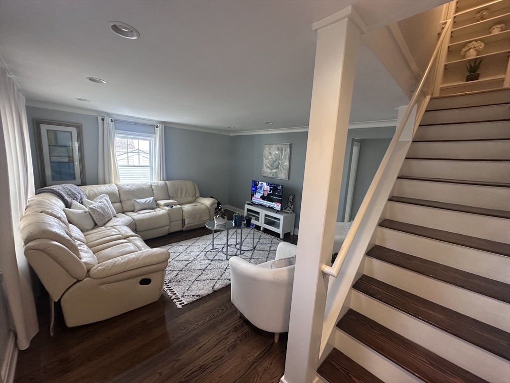 28 Roberts St