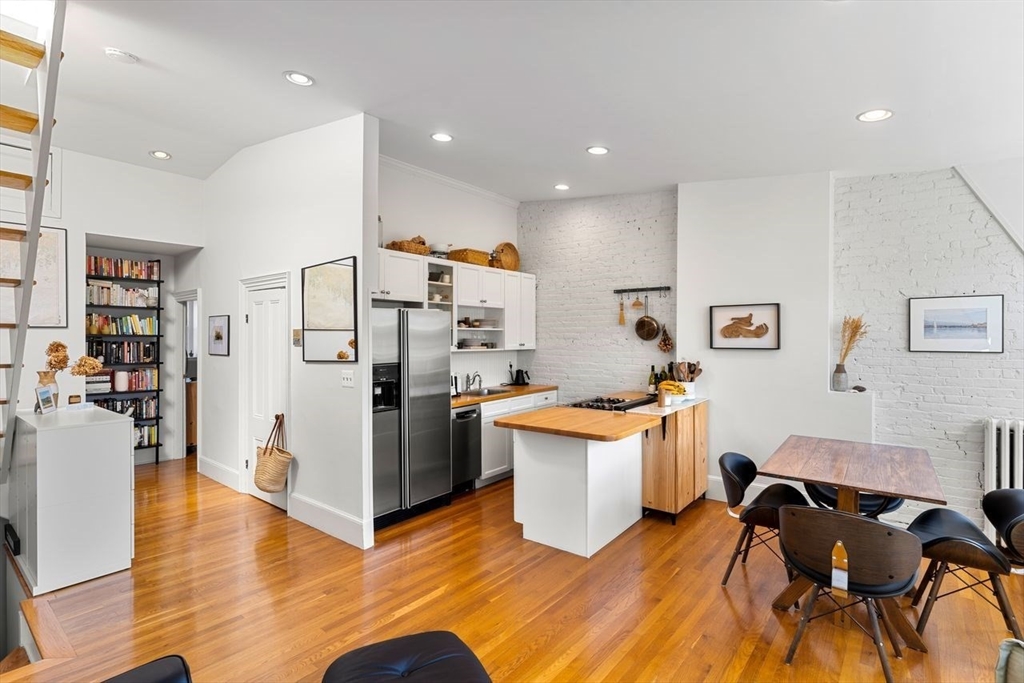 154 W Concord St 4