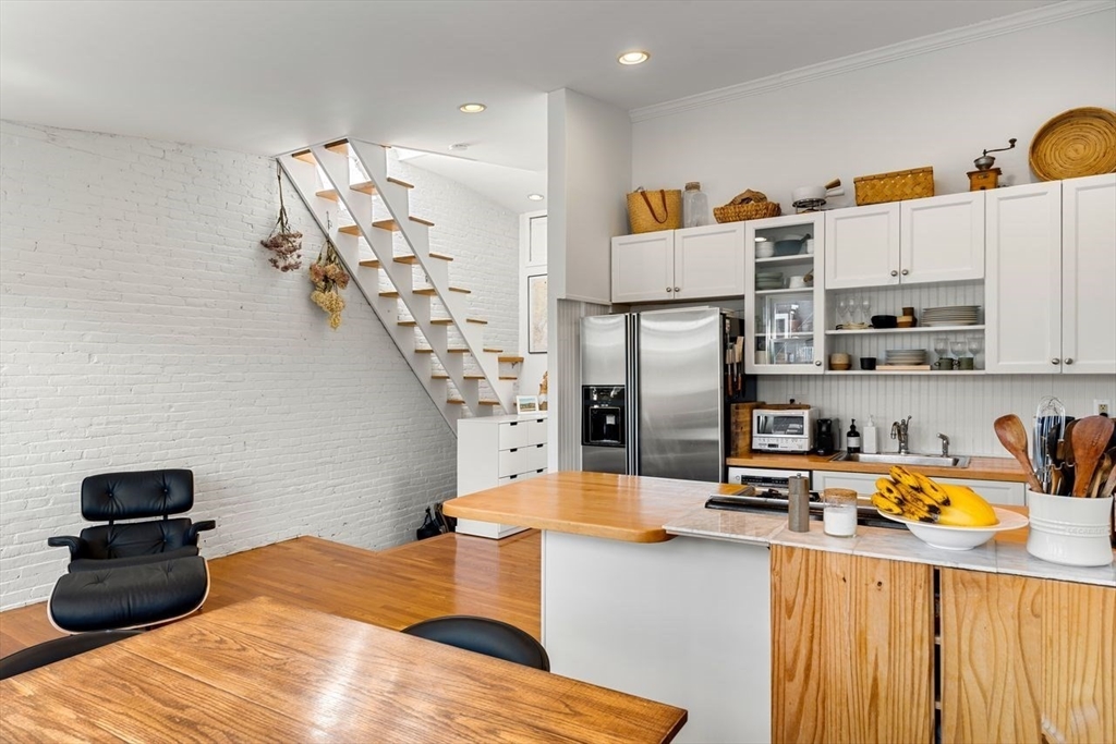 154 W Concord St 4